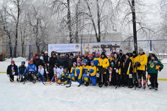 В Ульяновске сотрудники ОМОН «Симбир» сыграли вместе с воспитанниками детских домов в русский хоккей
