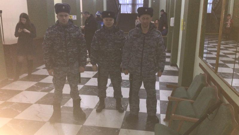 "Между нами, девочками"