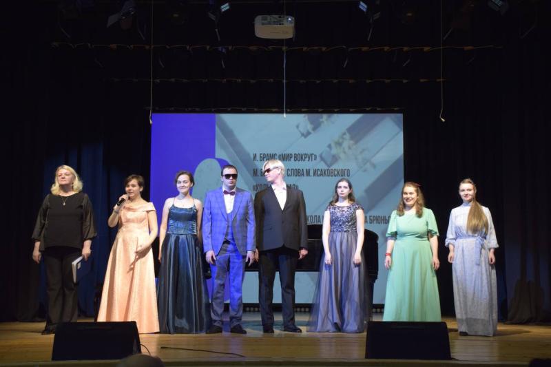 Артисты проекта «Дважды необыкновенные» 17 марта 2023 года выступили на сцене ДК «Первомайское» в Новой Москве