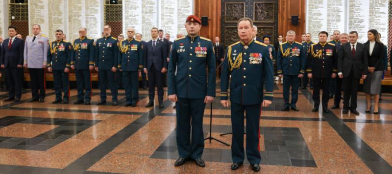 ДИРЕКТОР РОСГВАРДИИ ГЕНЕРАЛ АРМИИ ВИКТОР ЗОЛОТОВ ВРУЧИЛ ОФИЦЕРАМ ВЕДОМСТВА «ЗОЛОТЫЕ ЗВЕЗДЫ» ГЕРОЕВ РОССИИ В ДЕНЬ ВОЙСК НАЦИОНАЛЬНОЙ ГВАРДИИ
