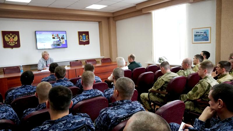 В Ульяновске сотрудники и военнослужащие Росгвардии прослушали лекцию Российского общества «Знание»