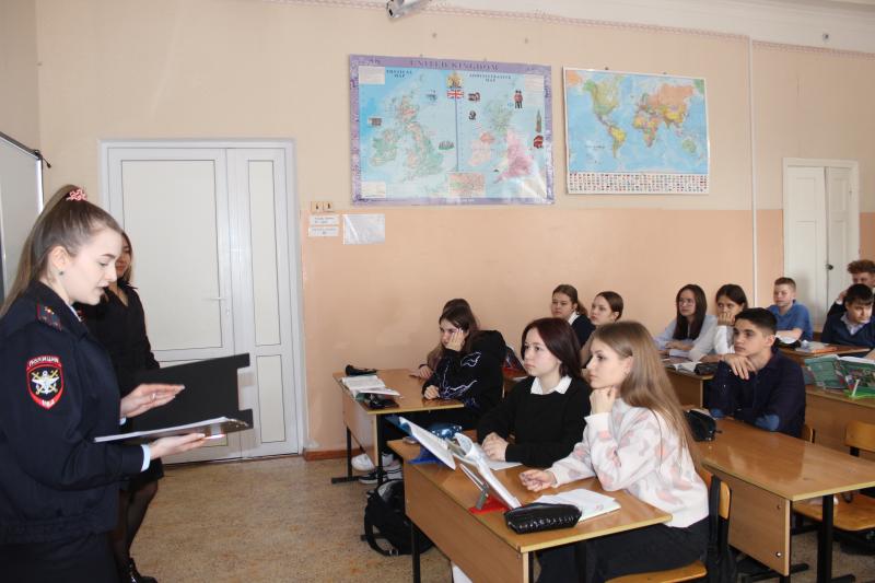 Транспортные полицейские Белгорода провели беседу со школьниками о вреде употребления наркотиков