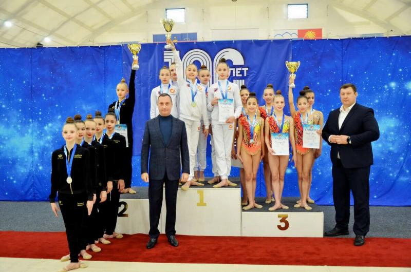 Депутат ЗСК Виктор Тепляков наградил победителей турнира по художественной гимнастике