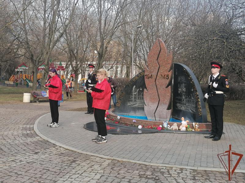 ПАМЯТЬ УЗНИКОВ КОНЦЛАГЕРЕЙ ПОЧТИЛИ РОСГВАРДЕЙЦЫ В МОСКВЕ