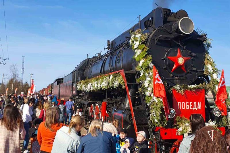 Росгвардейцы встретили поезд-музей «Эшелон Победы» на Ямале