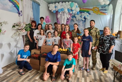 Военнослужащие урус-мартановского полка Росгвардии поздравили воспитанников подшефного детского центра с Днем защиты детей