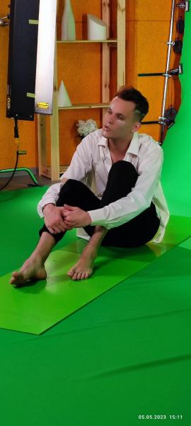 Он шел к этому 20 лет. Стефан Щербаков снял клип на песню "Космос между нами"