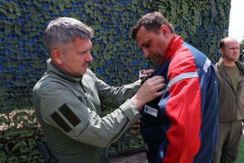 Евгений Ляпунов и Игорь Маковский в Шебекинском районе наградили энергетиков за мужество и самоотверженный труд