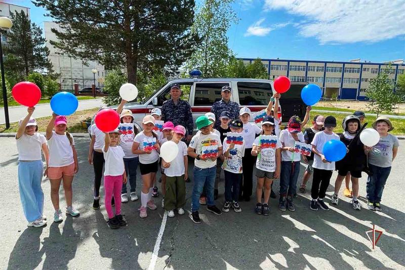 Росгвардия проводит патриотические встречи с юными ямальцами в преддверии Дня России