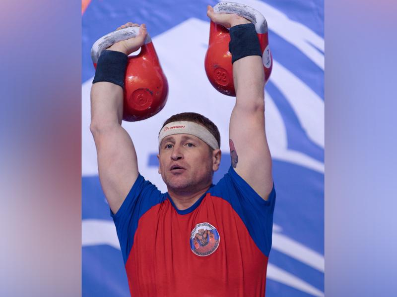 Кузбасский росгвардеец помог своей команде завоевать призовое место на Кубке России по гиревому спорту