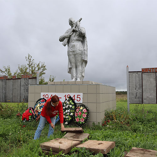 Народный фронт добивается завершения ремонта мемориальной зоны в селе Чудиново Кировской области