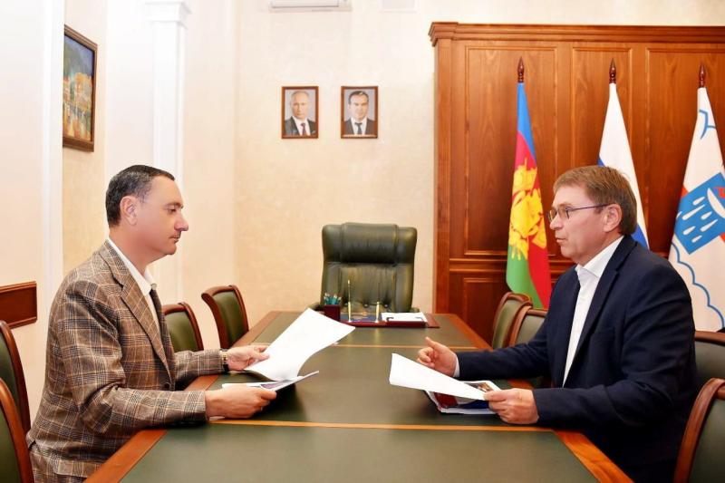 Депутат ЗСК Виктор Тепляков провёл рабочую встречу с председателем сочинского депутатского корпуса