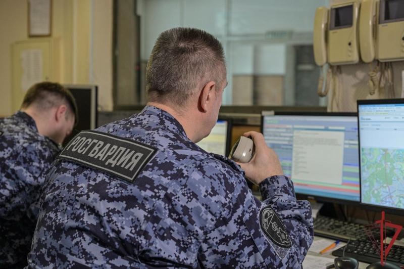 Столичные росгвардейцы задержали мужчину, подозреваемого в краже алкоголя