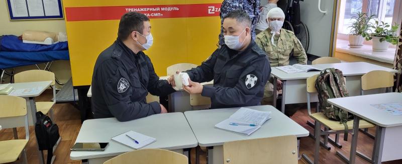 Росгвардейцы Тувы обновили свои знания по оказанию первой медицинской помощи