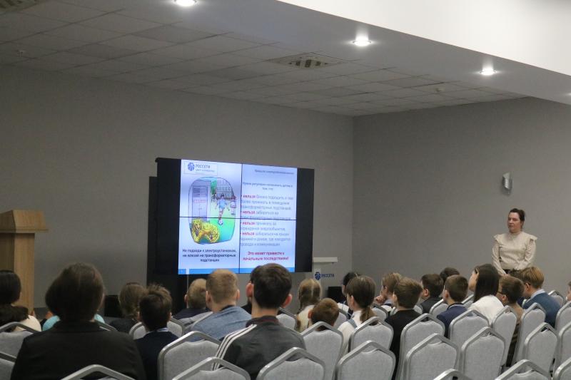 Сотрудники «Рязаньэнерго» рассказали о правилах электробезопасности пятиклассникам