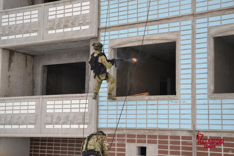 Учебно-методический сбор сотрудников ОМОН Приволжского округа Росгвардии завершился в Самарской области