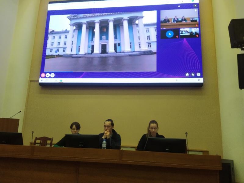 Второкурсники ИНПРОТЕХ представили ролик в жанре комедийного триллера на тему, что учиться не только полезно, но интересно.