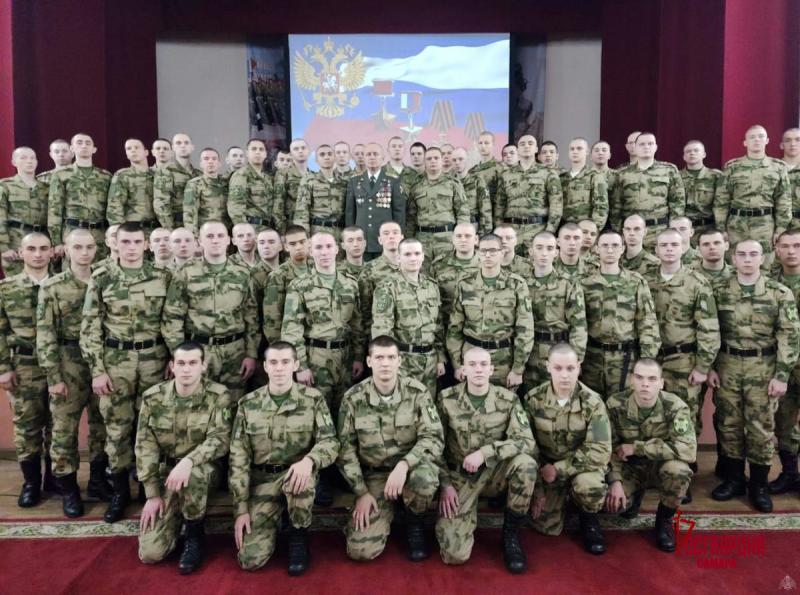 Герой России Александр Стержантов встретился с военнослужащими по призыву в Тольятти