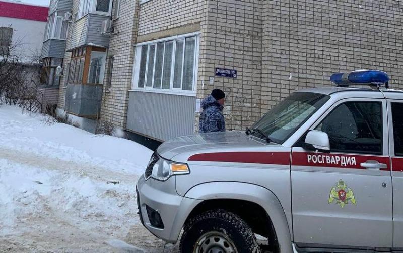 Росгвардейцы в Ярославской области помогли людям эвакуироваться из горящего дома