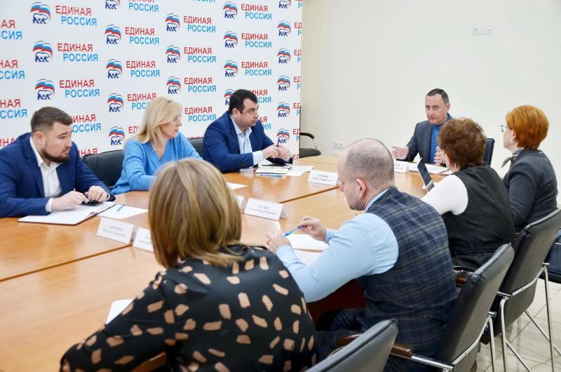 Депутат ЗСК Виктор Тепляков провёл совещание по ликвидации оползня на улице Альпийской