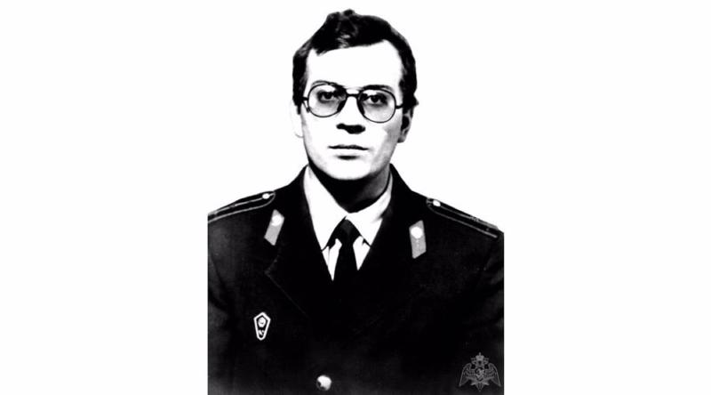 В этот день 28 лет назад героически погиб сотрудник СОБР лейтенант Андрей Симахин