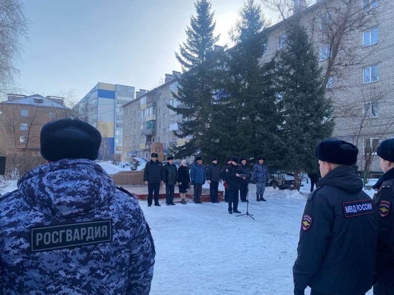 В Республике Алтай росгвардейцы приняли участие в гарнизонном разводе нарядов, заступающих на охрану общественного порядка
