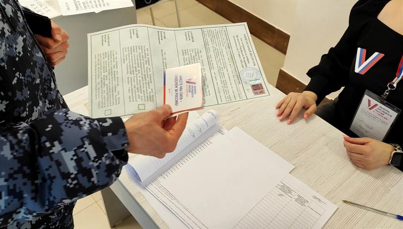 Тамбовские росгвардейцы принимают участие в голосовании на выборах Президента Российской Федерации