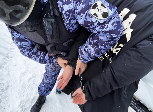 В Димитровграде сотрудники Росгвардии задержали подозреваемого в краже телефона