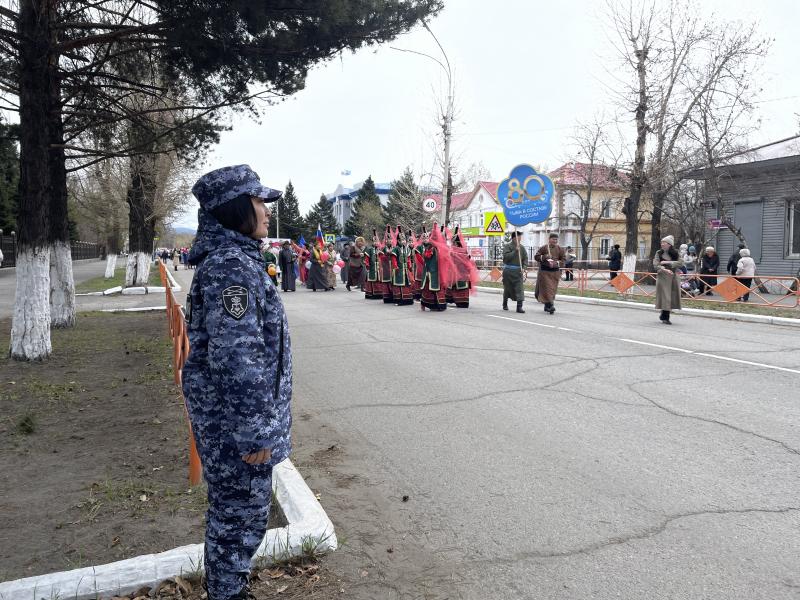 Росгвардейцы Кызыла обеспечили безопасность граждан во время праздника весны и труда