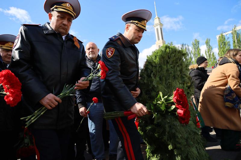 Начальник Управления Росгвардии по Республике Татарстан принял участие в церемонии возложения цветов к Вечному огню в День Победы