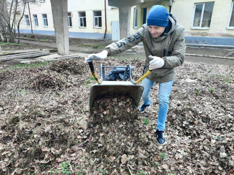 Сотрудники УГМК-Телеком приняли участие в уборке территории школы-интерната в Верхней Пышме