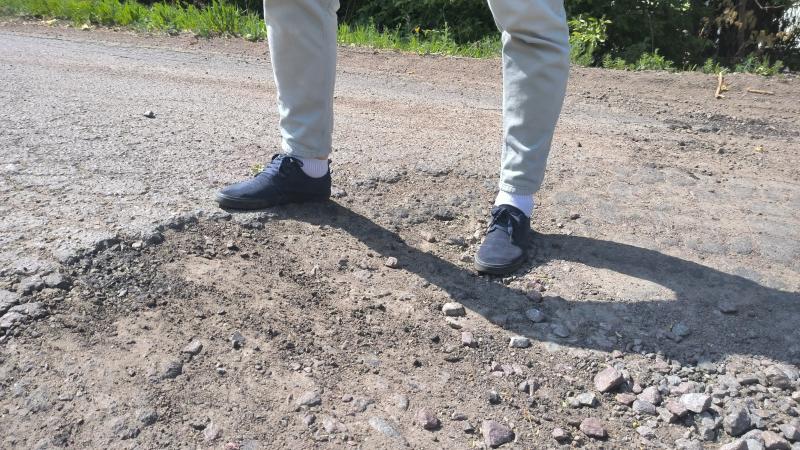Единственная дорога до воронежского поселка Шкурлат превратилась в полосу препятствий