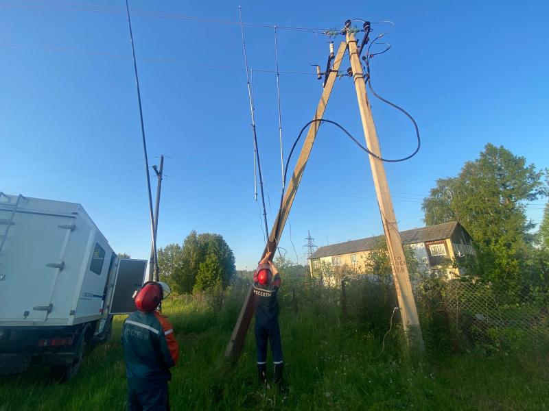 Энергетики «Ярэнерго» устраняют последствия мощной грозы в Ярославской области