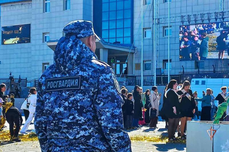 Росгвардия обеспечила безопасность проведения школьных выпускных на Ямале