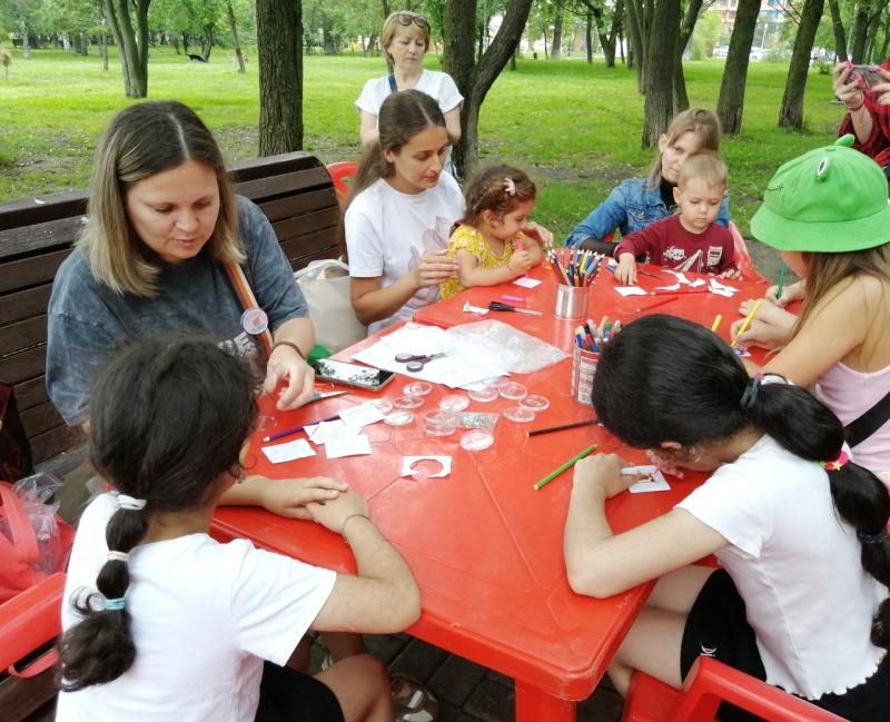 Мастер-класс по изготовлению сказочных значков прошел в Реутове