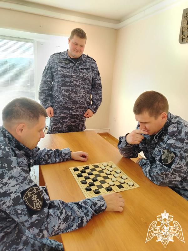 В Башкортостане сотрудники Росгвардии приняли участие в турнире по шашкам