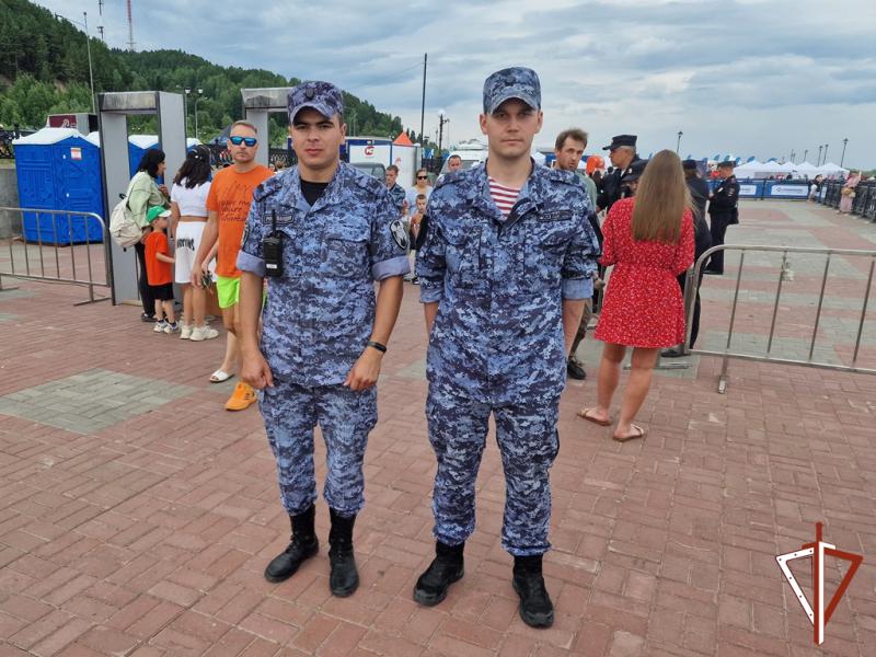 Росгвардия обеспечила безопасность летнего фестиваля «ПикникХМ» в Югре