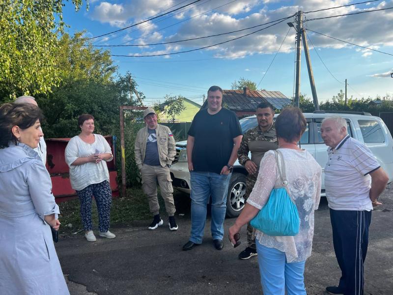 Общественник Ленинского городского округа Олег Тихонов встретился с жителями посёлка Развилка