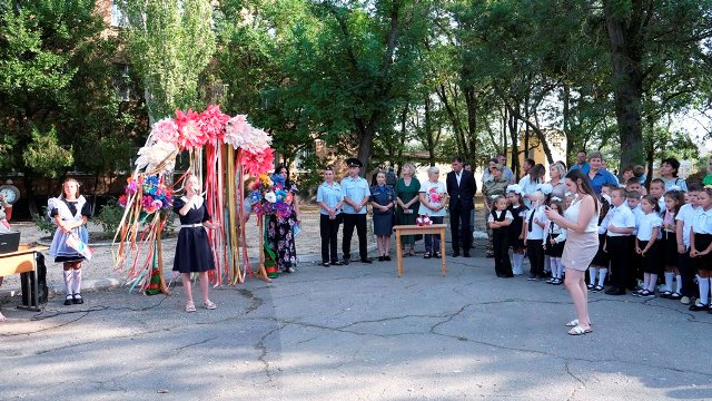 Росгвардейцы поздравили школьников Херсонской области с Днем знаний