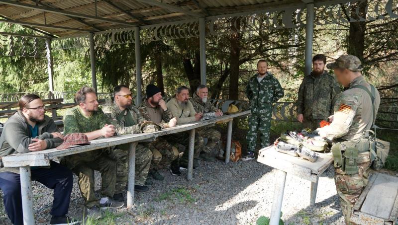 Росгвардейцы провели занятия со священнослужителями в Брянске