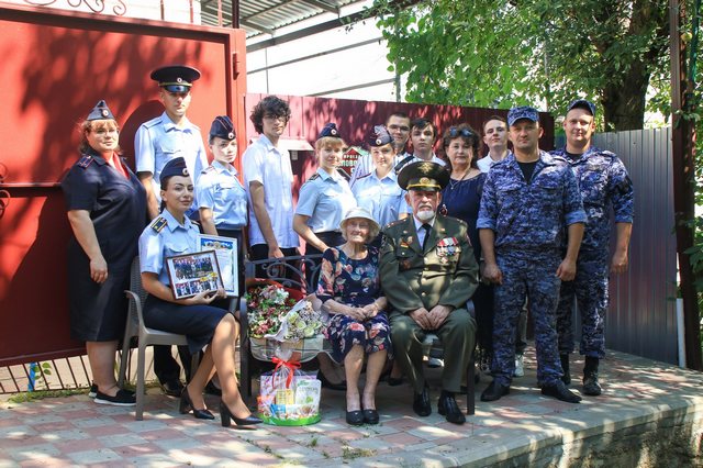 Росгвардейцы поздравили со 100-летним юбилеем ветерана Великой Отечественной войны в Ставрополе