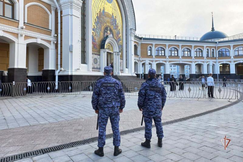 Росгвардия обеспечила безопасность визита главы Русской православной церкви на Ямал