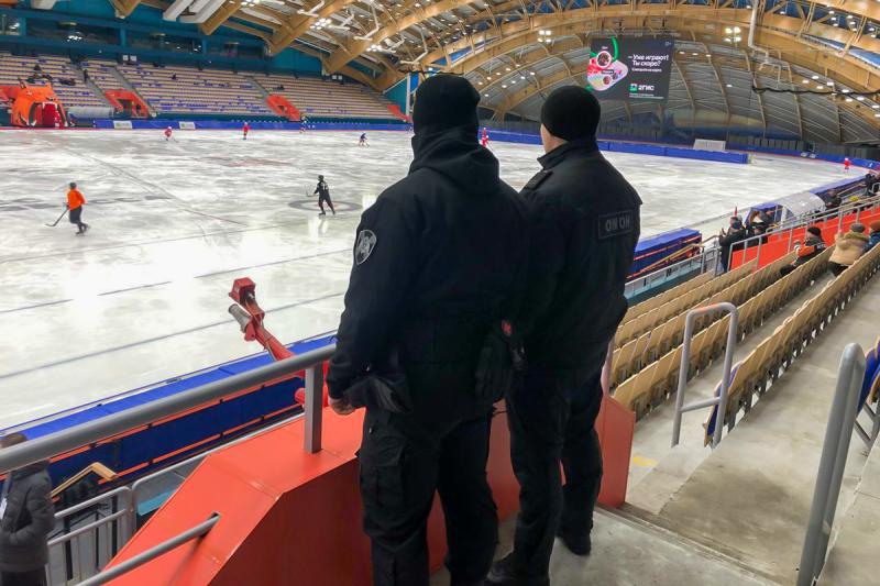 В Кузбассе росгвардейцы обеспечили безопасность матча региональной команды на Чемпионате России по бенди