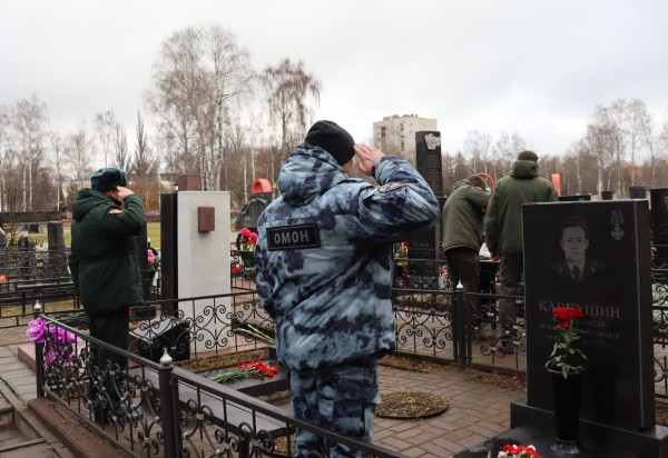 Росгвардейцы почтили память военнослужащих и сотрудников ведомства, погибших при выполнении служебно-боевых задач