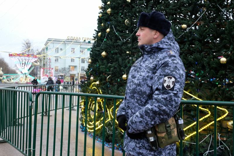 Более 100 росгвардейцев обеспечат безопасность празднования Нового года в Дагестане