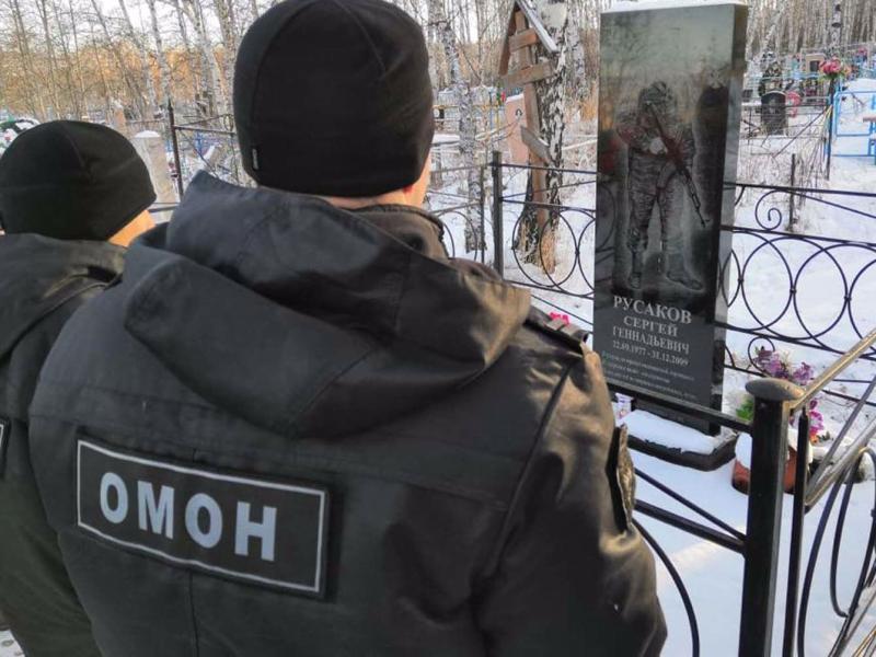 В Иркутске сотрудники ОМОН «Удар» почтили память сослуживца, погибшего при исполнении служебного долга в Чеченской Республике