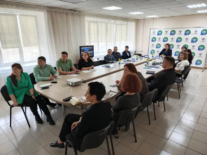 Финансово-хозяйственную деятельность и реализацию информационной политики обсудили в забайкальском Росреестре