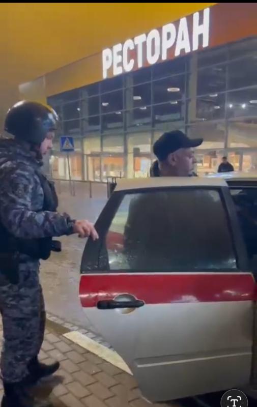 Сотрудники Росгвардии задержали гражданина, который совершил хищение продуктов питания в ТЦ Глобус
