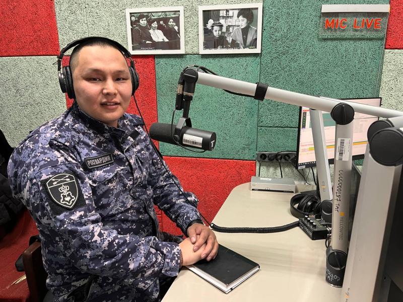 В День Росгвардии офицер вневедомственной охраны стал гостем радиоэфира «Звезда Кызыл»