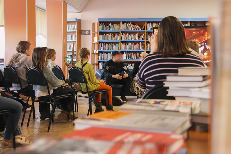 Кинолог Росгвардии познакомил кемеровских школьников с четвероногим героем